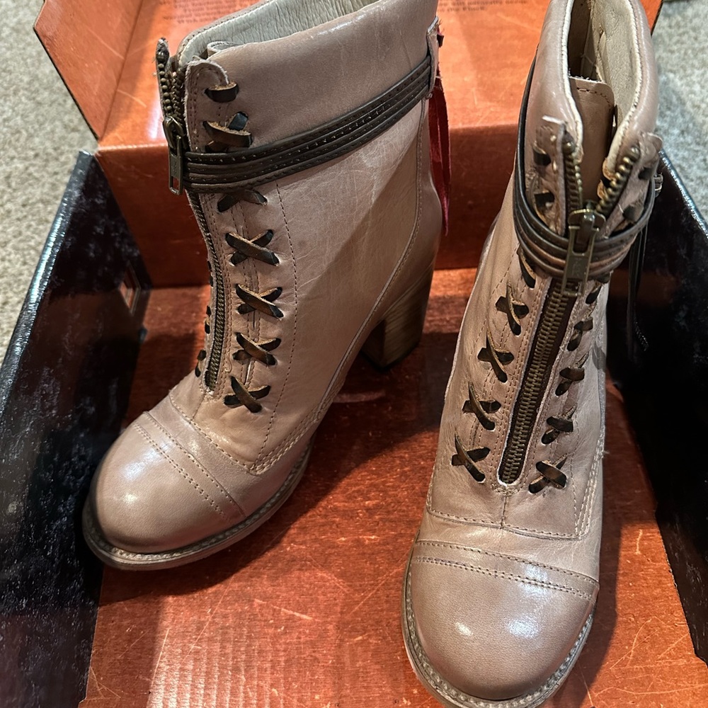 FREEBIRD booties size 9 New in Box